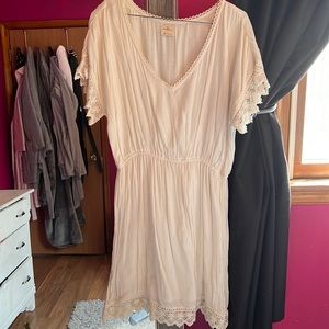 Off white O'Neill dress with lace trim Size: Medium